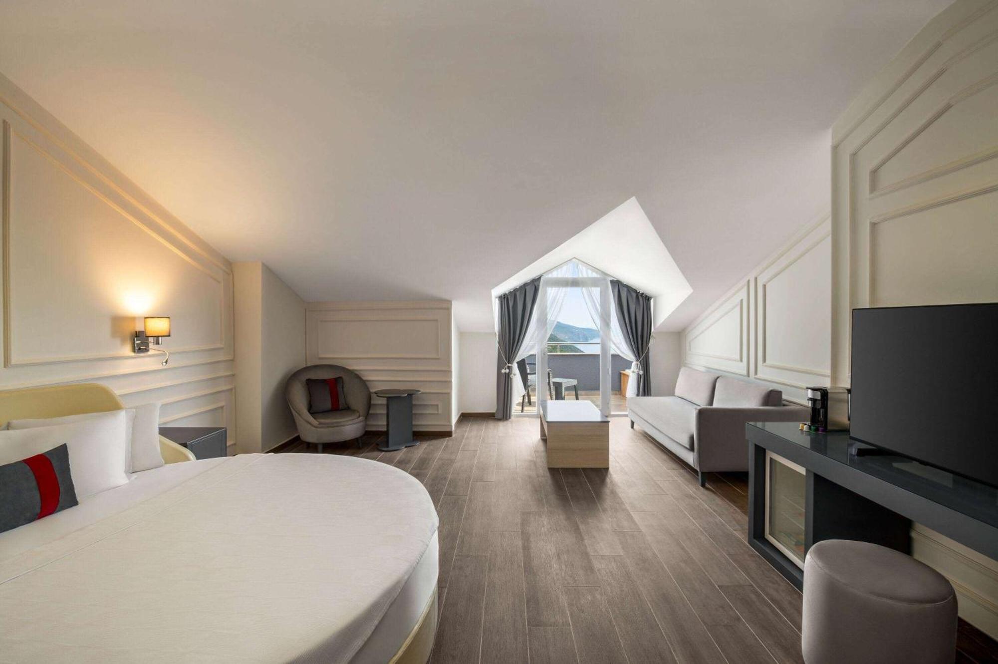 Ramada By Wyndham Fethiye Oludeniz Adult Only Hotel Eksteriør billede
